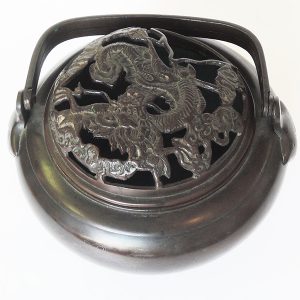 handwarmer bronze Chinese Qing Period two handled top | Bovens Amsterdam