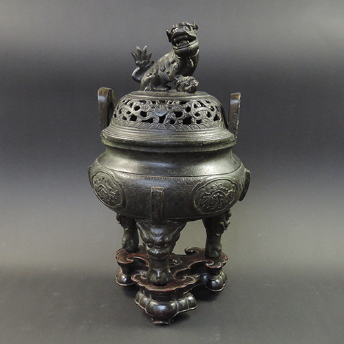 Ming Qing bronze tripod censer Xuande seal | Bovens Amsterdam