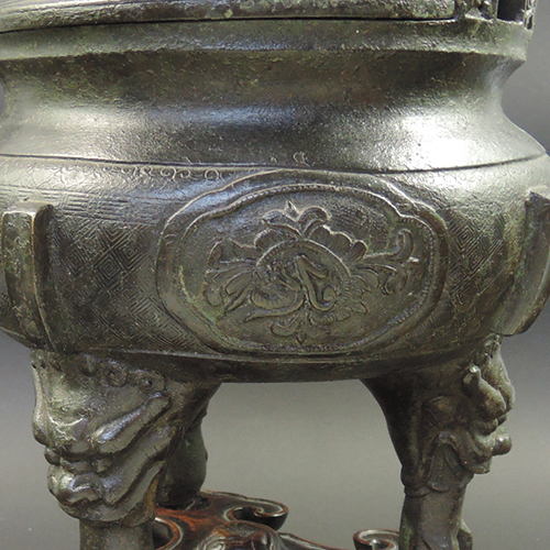 Tripod censer Xuande Ming period side | Bovens Amsterdam