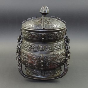 Ming bronze You wine vessel | Bovens Amsterdam