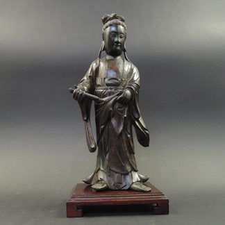 Yuan wood Guanyin | front | Bovens Amsterdam