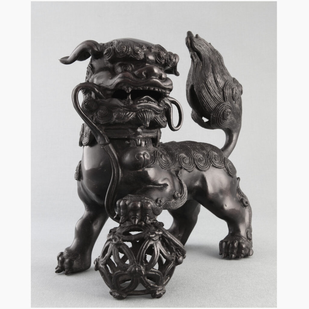Ming bronze Lion incense burner - Image 3